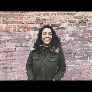 Meet your Posher, Hallie